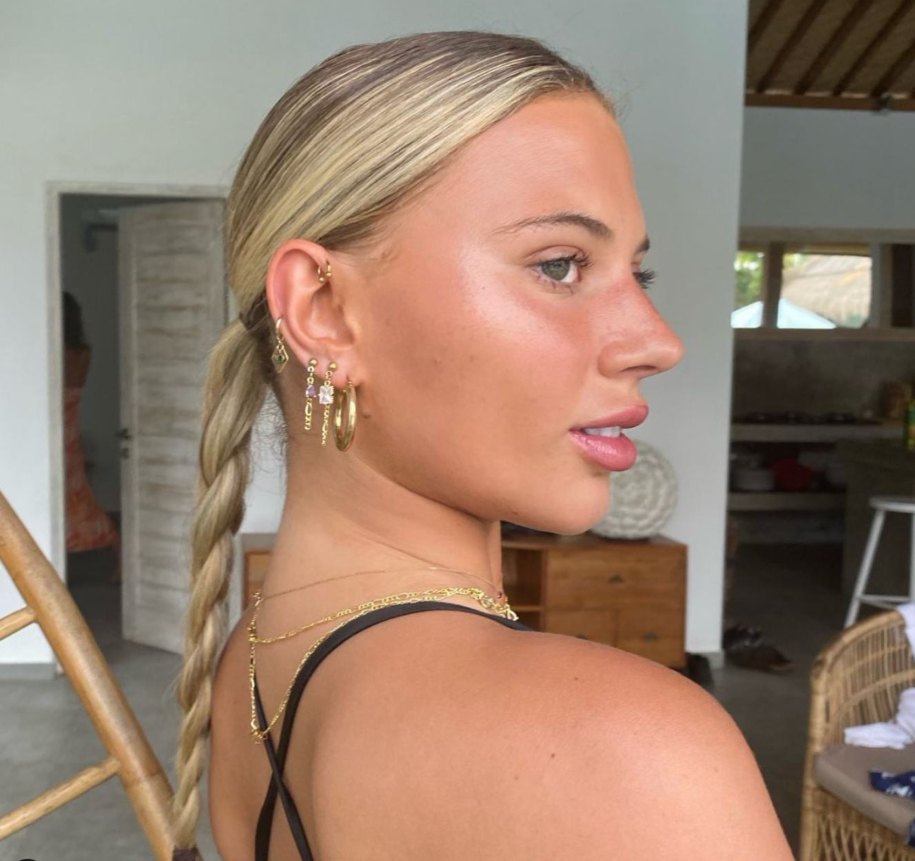 Alix Hoops